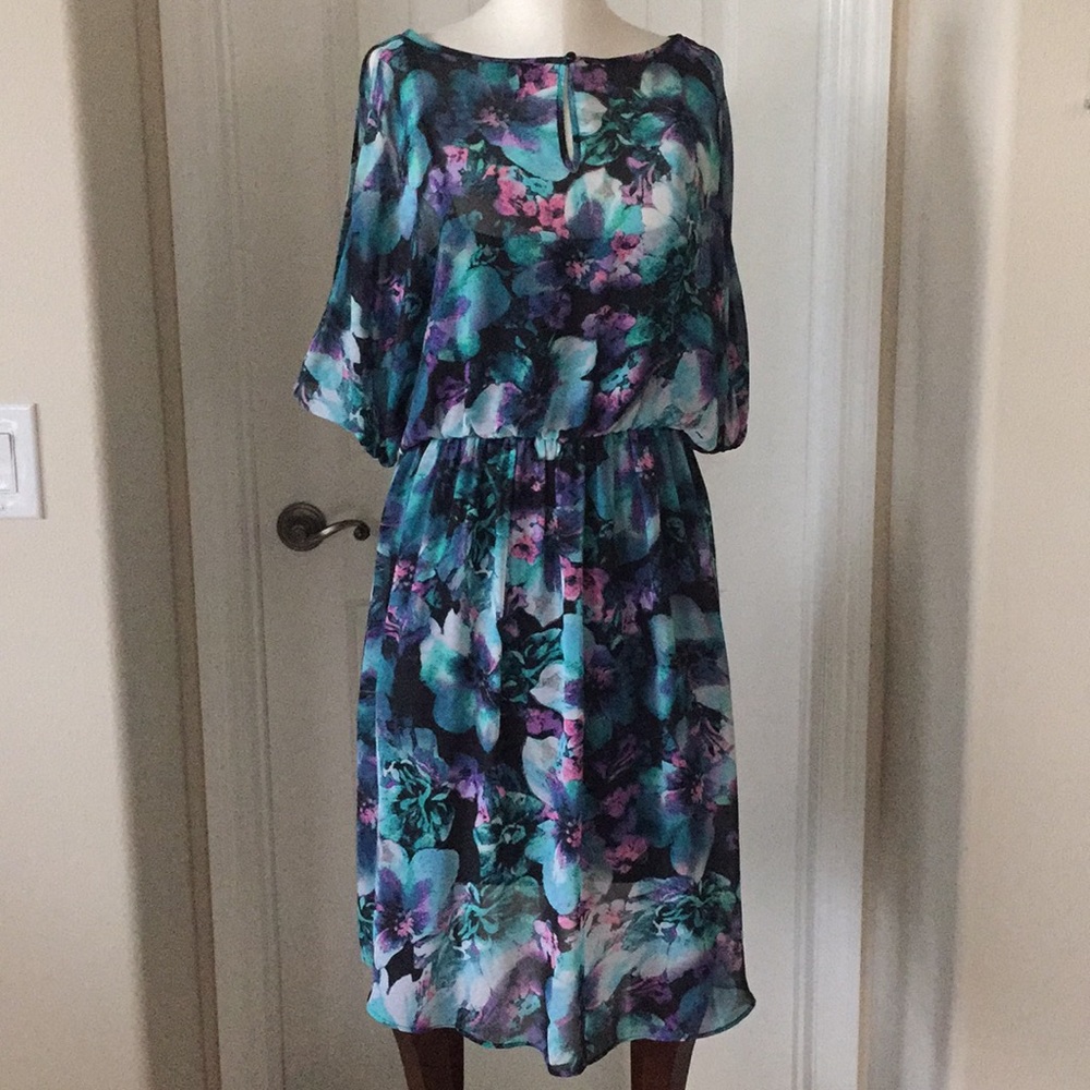 Thalia Sodi. Large. Elastic waist. Cold shoulders